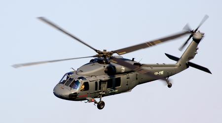 Albanien har modtaget to amerikanske UH-60 Black Hawk-helikoptere i tjeneste.