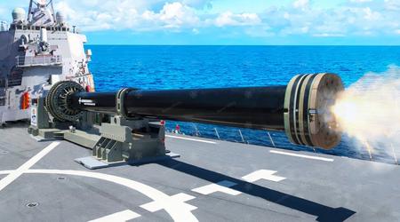 Den kinesiske flåde har testet verdens kraftigste Gauss-kanon - den elektromagnetiske affyringsrampe accelererede et 124 kg tungt projektil til 700 km/t på 0,05 sekunder.