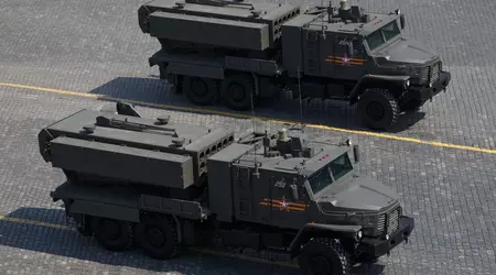 For første gang viste russerne optagelser af brugen af det tunge flammekastersystem TOS-2 med termobariske missiler.