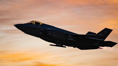 USA afviser beskyldninger om farlige modflyvninger med femtegenerations F-35 Lightning II-kampfly foran russiske Su-35-fly