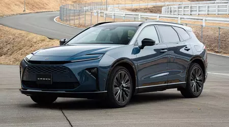 Toyota har i Japan præsenteret stationcaren Crown Estate med et rummeligt bagagerum og en økonomisk hybrid.