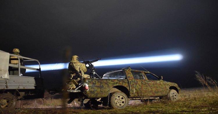 Ukraines væbnede styrker skyder næsten 100 ...