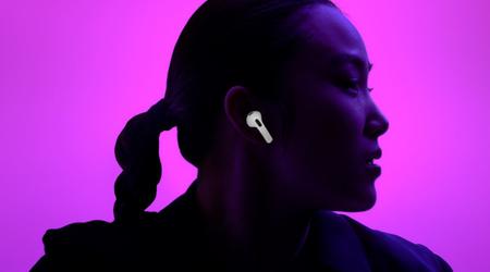 Bloomberg: Apple introducerer to modeller af AirPods 4 til efteråret. Virksomheden forventer, at hovedtelefonerne bliver et hit.