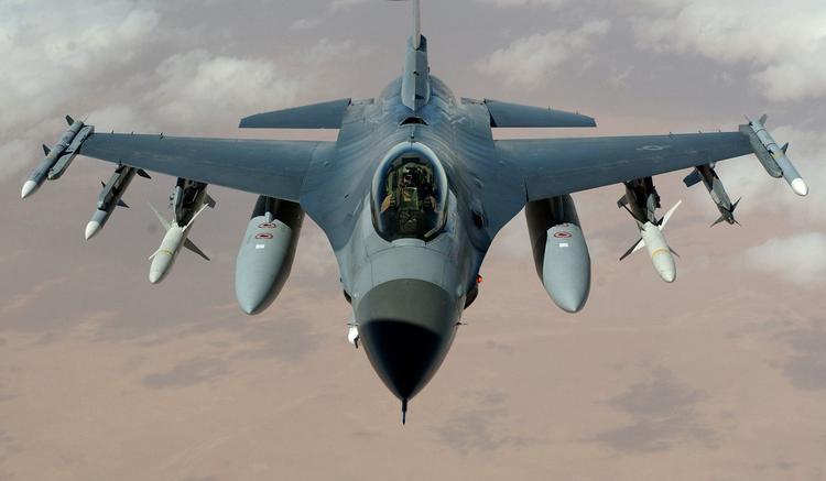 Medier: De første F-16-kampfly ankommer til ...