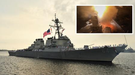 Arleigh Burke-klassens destroyer USS Carney ødelagde 15 droner og fire krydsermissiler på 9 timer i Det Røde Hav.