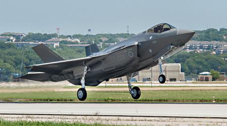 Japan ønsker at købe 15 femtegenerations F-35A og F-35B Lightning II-kampfly for mere end 1,6 mia. dollars.