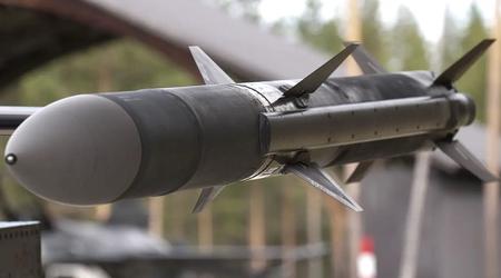 I de kommende år vil Ukraine modtage de mest avancerede AIM-120C-8 AMRAAM-flymissiler med en maksimal rækkevidde på 180 km.