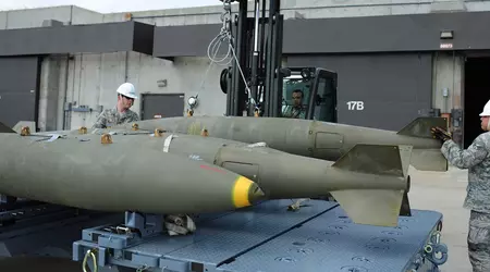 Trump ophæver Bidens forbud mod 2.000-punds-bomber til Israel