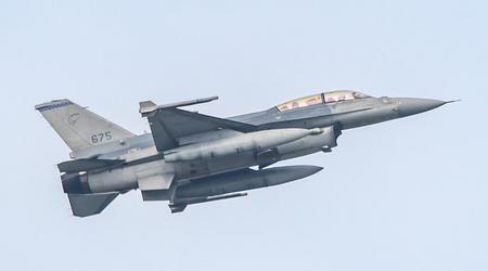 Singapore Air Force har offentligt bekræftet, at deres moderniserede F-16 Fighting Falcon-kampfly er bevæbnet med fjerdegenerations Python 5-missiler med en rækkevidde på 20 km.