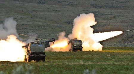 100% succes - HIMARS ødelægger fire russiske Msta-S selvkørende haubitser med fire GMLRS-granater