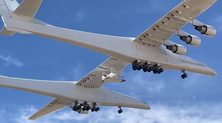 Verdens største Stratolaunch Roc-fly har foretaget sin jomfruflyvning med et Talon-A hypersonisk svævefly på brændstof.