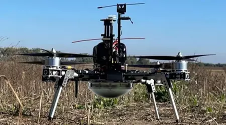 Finnerne præsenterer en ny Steel Eagle ER-angrebsdrone, der er udviklet specielt til den ukrainske hær