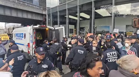 'Tesla Takedown': en bølge af anti-Mask-protester fejer hen over USA