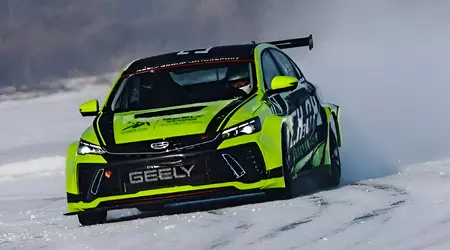 Geely har afsløret sin første metanoldrevne racerbil