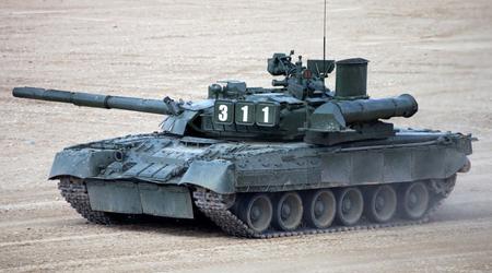 De ukrainske væbnede styrker bruger en meget sjælden "kvindelig" T-80UE-1 showman-tank, som blev erobret fra den russiske hær.