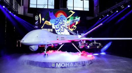 Iran har afsløret angrebs- og rekognosceringsdronen Mohajer-10 med et design, der ligner MQ-9 Reaper, og som kan flyve med en hastighed på 210 kilometer i timen op til 2.000 kilometer væk.