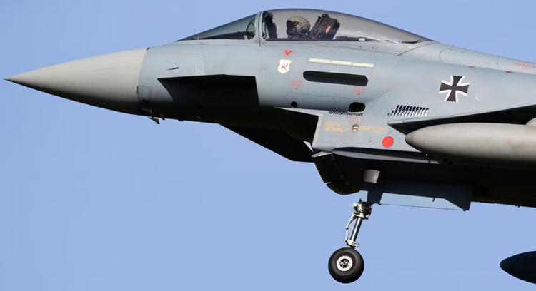 Tysk Eurofighter Typhoon-kampfly beskadiget efter kollision ...