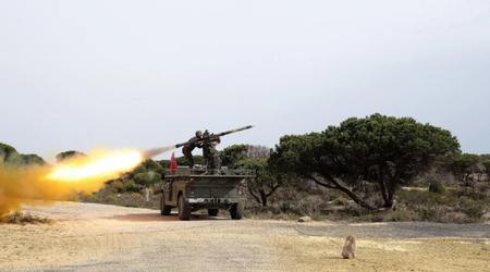 Spanien har øremærket 345 millioner dollars til at købe 522 af sine mest avancerede Mistral 3-luftværnsmissiler, som har en rækkevidde på op til 8 kilometer og kan nå hastigheder på 3.350 km/t.