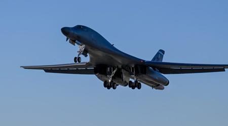 USA har udstationeret to grupper af B-1B Lancer supersoniske strategiske bombefly i Storbritannien.