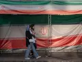 post_big/iran-flag-iranians-with-phones.webp