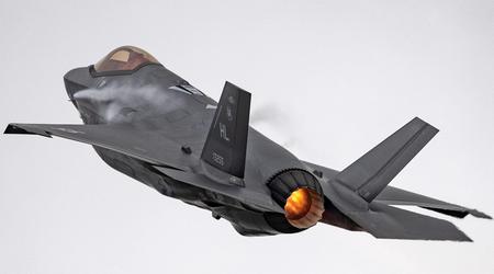 Lockheed Martin har modtaget næsten 176 millioner dollars til at støtte leverancerne af femte generation af F-35 Lightning II-kampfly under en kontrakt på 30 milliarder dollars.