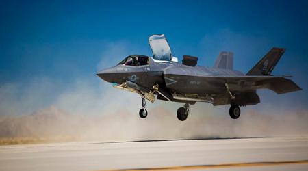 US Marine Corps har indstillet alle flyvninger i to dage, efter at femtegenerations F-35B Lightning II-kampflyet forsvandt - tjenesten har mistet to fly og en cabriolet på seks uger.