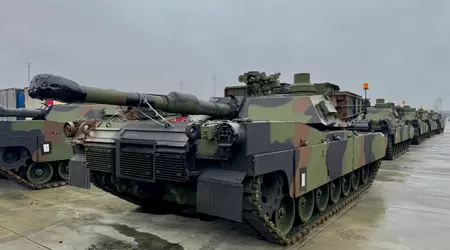 De første amerikanske M1A2 SEPv3 Abrams-kampvogne ankommer til Polen
