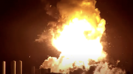 Elon Musks Starship-raket eksploderer under forberedelse til den tiende testflyvning (video)