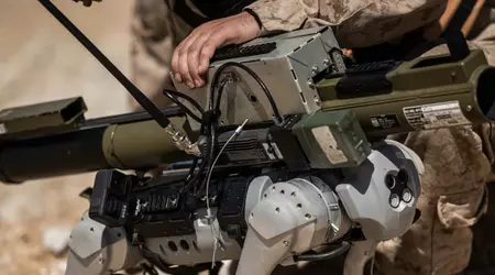 US Marines har udstyret en kinesisk robothund med en M72 LAW-missilkaster.