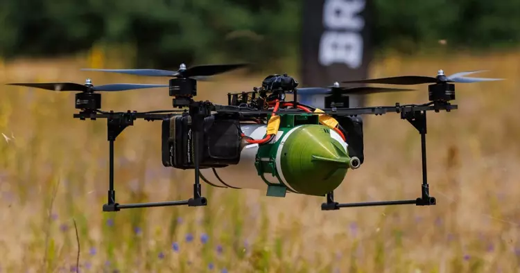 Ukrainske fibre-optiske FPV-droner tester med en ...