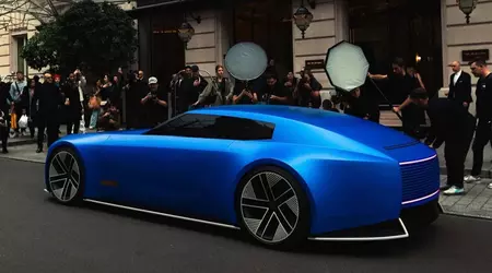 Du kan se på den for evigt: Jaguar Type 00 luksuskonceptbilen i ultramarin har prydet Paris Fashion Week.