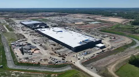 Toyota har bygget sin første batterifabrik i USA til at producere batterier til elbiler 