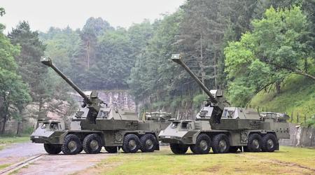 Slovakiet har overdraget de første to Zuzana 2 selvkørende artillerienheder til de ukrainske væbnede styrker i henhold til en kontrakt på 90 millioner euro.