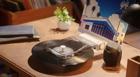 Toshiba har præsenteret den bærbare pladespiller Aurex AX-RP10, der lader dig lytte til musik, uanset hvor du går