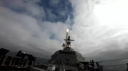 Det amerikanske kystnære kampskib USS Savannah har for første gang affyret Standard Missile 6-missilaffangeren, som kan angribe luft- og jordmål.