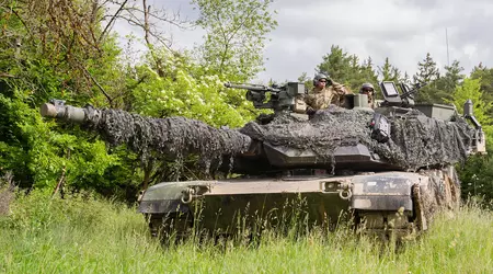 Ukrainske kampvognsfolk viste, hvordan de træner på amerikanske M1A1 Abrams-kampvogne