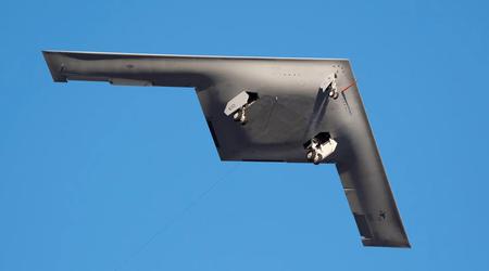 Atombombeflyet B-21 Raider foretog sin jomfruflyvning og fløj til en base i det amerikanske luftvåben for at blive testet yderligere.