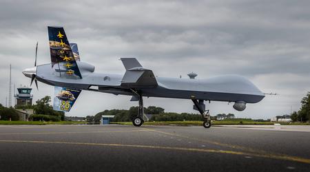 Royal Netherlands Air Force har modtaget sin første MQ-9A Reaper multirole drone til 30 millioner dollars, som vil være bevæbnet med GBU-12 bomber og AGM-114 Hellfire II missiler.