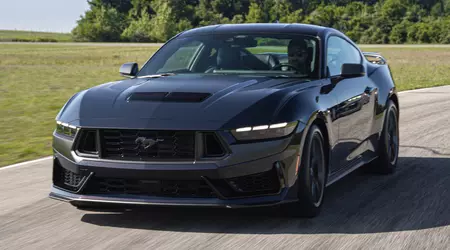 Den benzindrevne Ford Mustang har igen overhalet den elektriske Mach-E i salg i USA