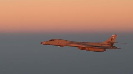 USA har sendt strategiske bombefly af typen B-1B Lancer til Mellemøsten sammen med en atomubåd af Ohio-klassen.