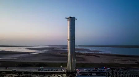 SpaceX rullede en ny Super Heavy-raketprototype med 33 Raptor-motorer til Starship ind på affyringsrampen.
