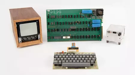 En fungerende kopi af Apple-1 med en brugsanvisning med håndskrevne noter af Steve Jobs og Steve Wozniak blev solgt på auktion for 375.000 dollars.