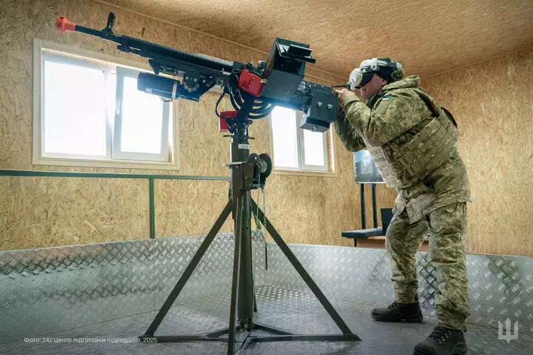 Kropspanser, VR-hjelm og maskingevær: hvordan de ...