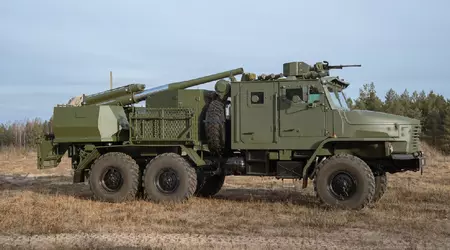 En FPV-drone til 500 dollars har ramt den nyeste selvkørende haubits 2S40 Flox, en dag efter at russerne officielt annoncerede leverancer til frontlinjen.