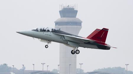 Det amerikanske luftvåben har modtaget sit første T-7A Red Hawk-fly fem år efter kontrakten med Boeing.