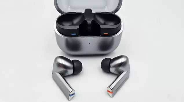 En fremmed blandt dine egne: anmeldelse ...