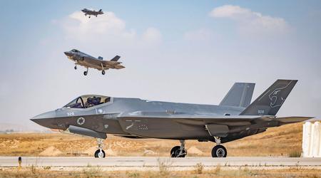 Femte generation af F-35 Lightning II-kampflyet opfangede for første gang nogensinde et krydsermissil.