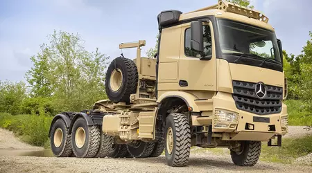 Mercedes-Benz præsenterer Arocs 4042 AS 6x6 army tractor på IDEX 2025