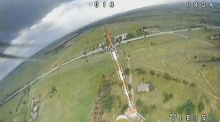 Ukrainsk FPV-drone ødelægger russisk overvågningstårn på rekordafstand