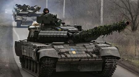 Ukraines væbnede styrker viste moderniserede T-64BV-kampvogne af 2022-modellen med et nyt sigte, L3 Harris-radio, satellitnavigation og antichok-gitre.